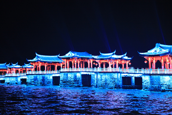 Guangjiqiao Lighting Project Professional LED Wall Washer IP65 للمباني العالية في مدينة Theme Town